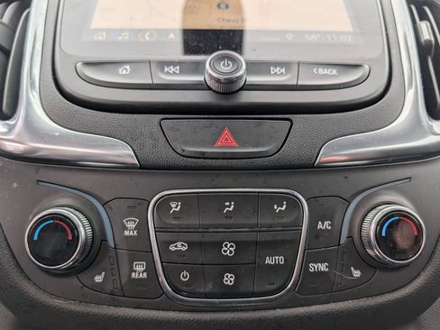 Used 2021 Chevrolet Equinox LT image 17