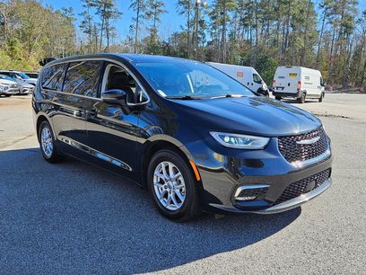 Used 2023 Chrysler Pacifica Touring-L