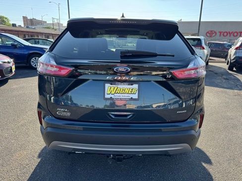 Used 2024 Ford Edge SEL w/ Convenience Package image 4