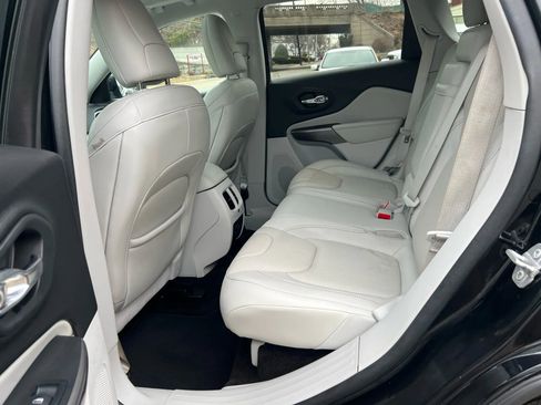 Used 2019 Jeep Cherokee Limited w/ Luxury Group AWD/4WD image 27
