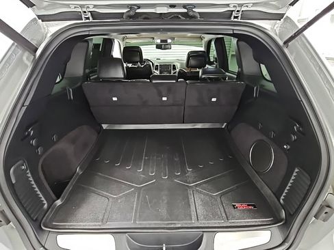 Used 2011 Jeep Grand Cherokee Limited w/ Luxury Group II image 32