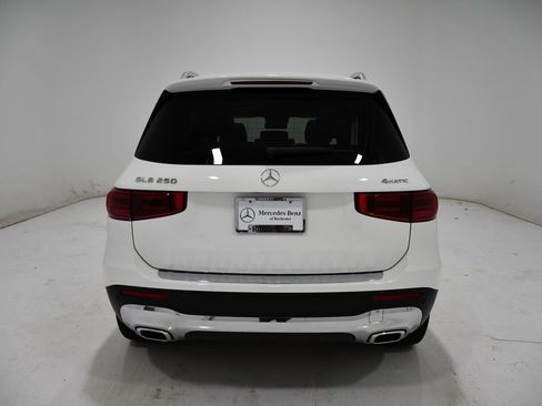 Used 2026 Mercedes-Benz GLB 250 4MATIC image 4