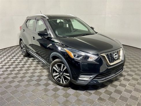 Used 2020 Nissan Kicks SR w/ SR Premium Package image 3