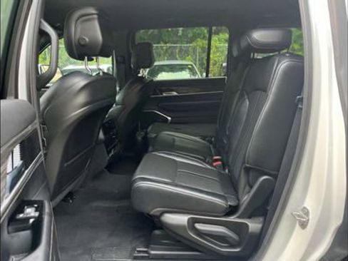 Used 2022 Jeep Wagoneer Series III image 24