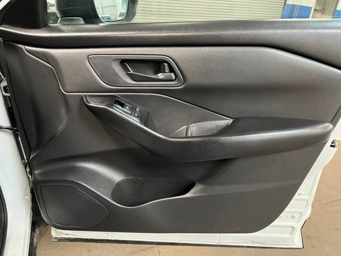 Used 2024 Nissan Rogue S AWD/4WD image 11