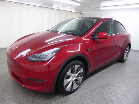 Used 2021 Tesla Model Y 2WD image 3