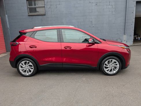 Used 2023 Chevrolet Bolt EUV LT FWD image 2
