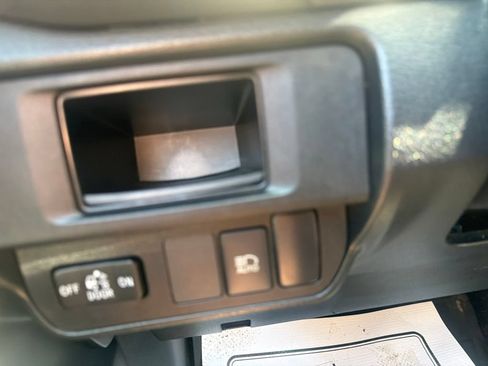 Used 2018 Toyota Tacoma SR5 AWD/4WD image 17