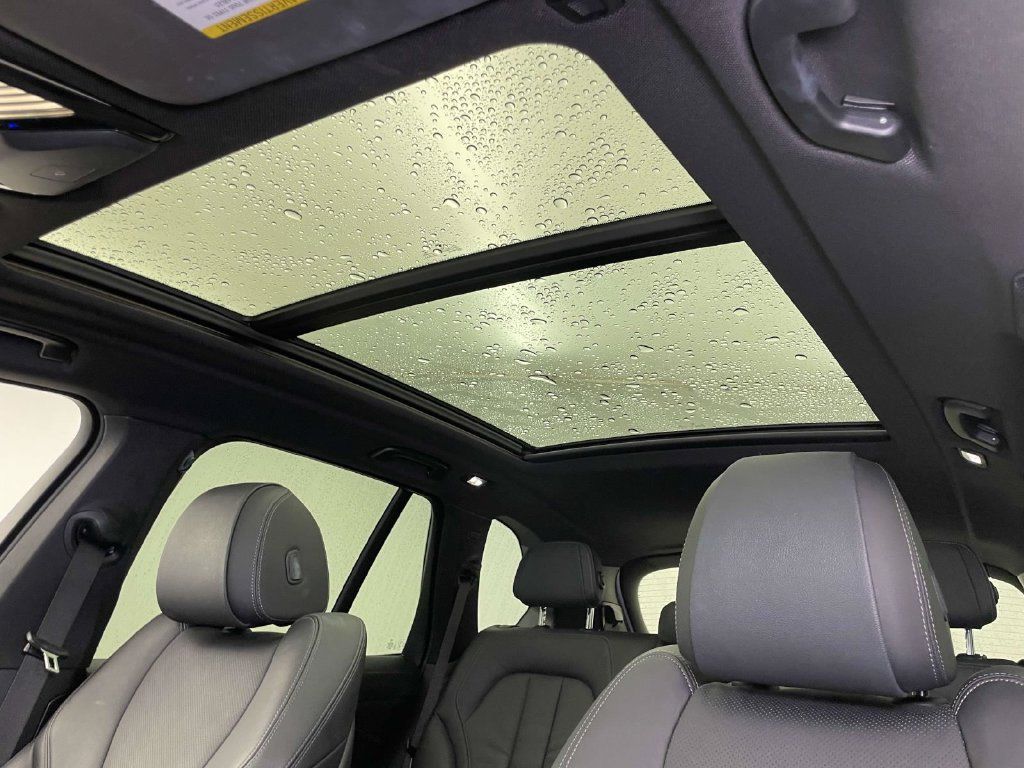 Used 2021 BMW X5 xDrive40i w/ Convenience Package AWD/4WD image 18
