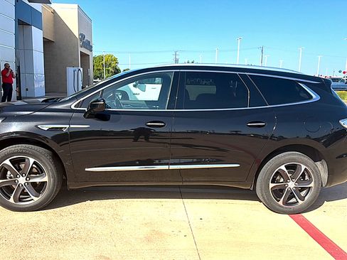 Used 2022 Buick Enclave Essence w/ Experience Buick Package FWD image 4