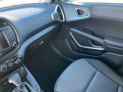 Used 2025 Kia Soul LX w/ LX Technology Package image 33