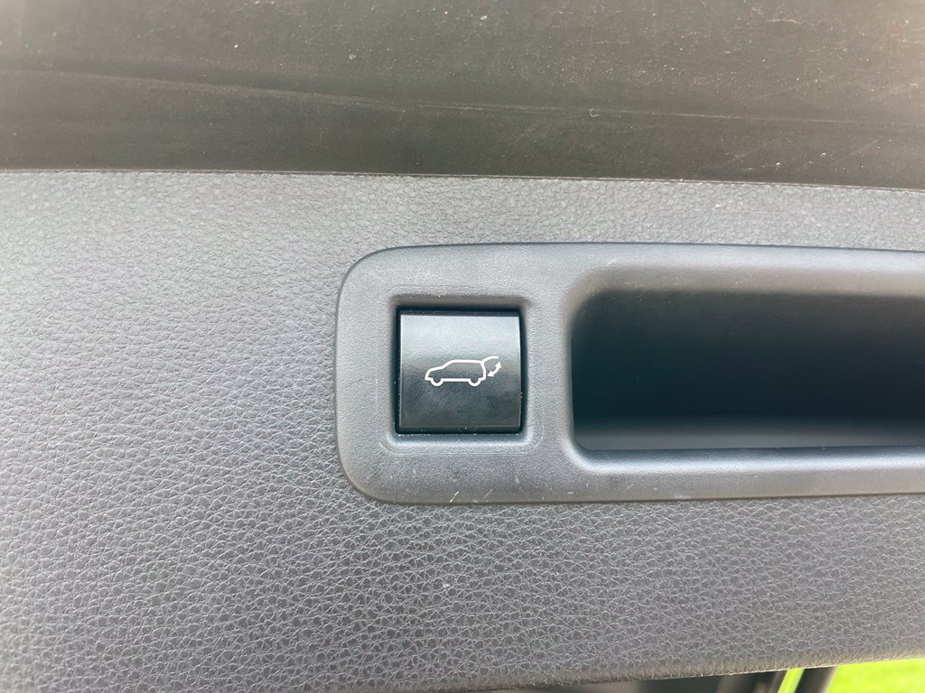 Used 2023 Toyota Highlander XLE AWD/4WD image 30