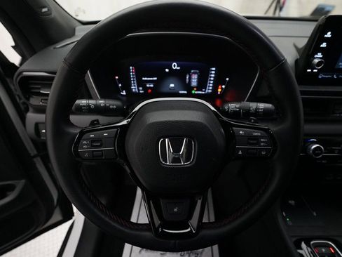 Certified 2025 Honda Pilot Black Edition image 4