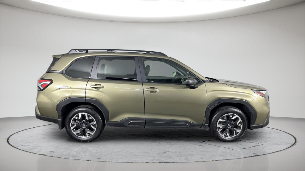 Used 2025 Subaru Forester Premium AWD/4WD image 6
