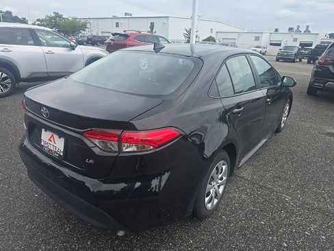 Used 2025 Toyota Corolla LE FWD image 5