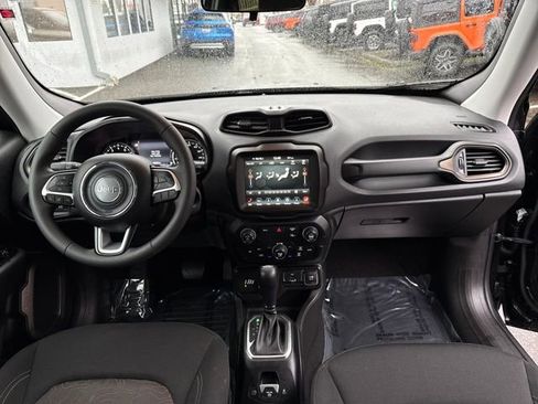 Used 2023 Jeep Renegade Latitude image 11