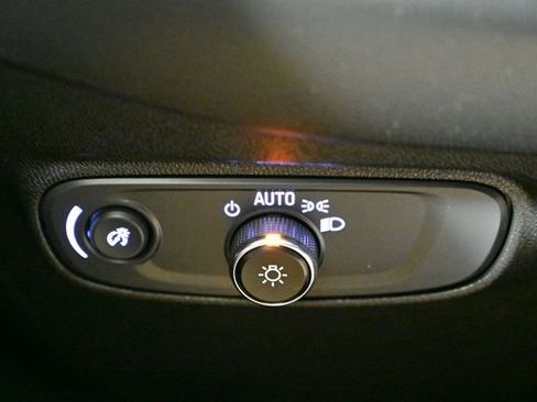 Used 2021 Chevrolet Equinox LS w/ LPO, Blackout Package image 40