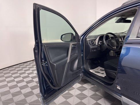 Used 2017 Toyota RAV4 LE FWD image 14