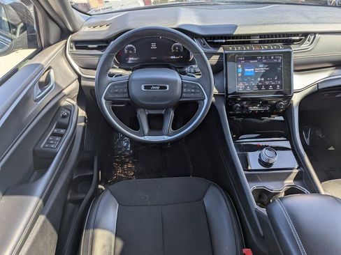 Used 2023 Jeep Grand Cherokee Altitude image 21