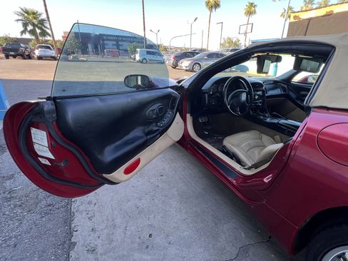 Used 2002 Chevrolet Corvette Convertible w/ Preferred Equipment Group2 image 9