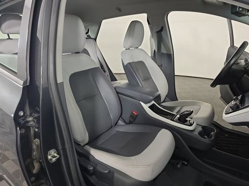 Used 2019 Chevrolet Bolt Premier w/ Infotainment Package FWD image 28
