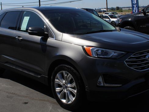 Used 2019 Ford Edge Titanium w/ Equipment Group 301A AWD/4WD image 7