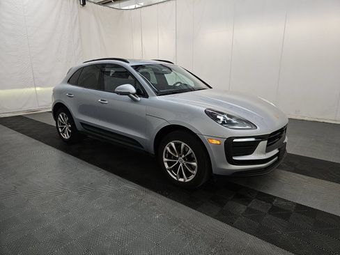 Used 2023 Porsche Macan w/ Premium Package Plus AWD/4WD image 4