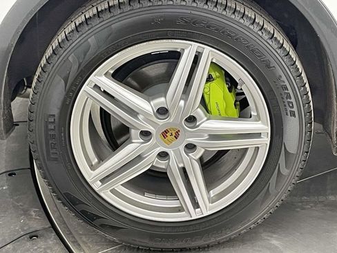 Used 2016 Porsche Cayenne S image 13