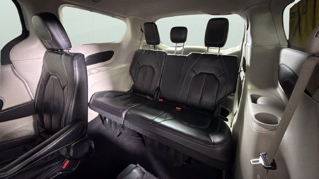 Used 2022 Chrysler Pacifica Touring-L FWD image 27
