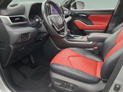 Certified 2023 Toyota Highlander XSE image 13