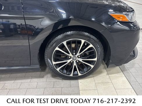 Used 2018 Toyota Camry SE w/ Moonroof Package image 21