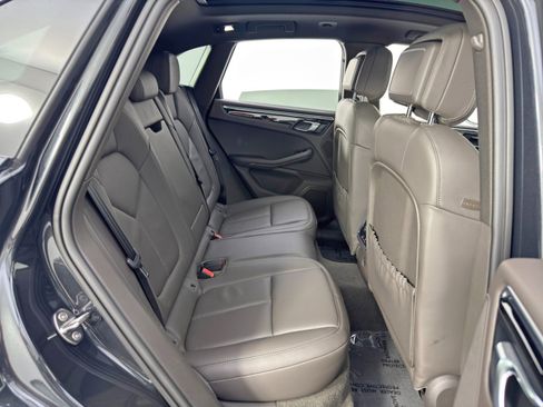 Used 2023 Porsche Macan image 40