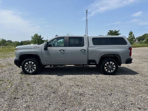 Used 2024 Chevrolet Silverado 2500 Custom w/ Custom Convenience Package AWD/4WD image 3