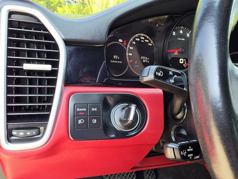 Certified 2023 Porsche Cayenne Coupe AWD/4WD image 22