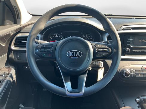 Used 2017 Kia Sorento AWD image 12