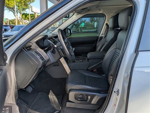 Used 2024 Land Rover Discovery S image 4