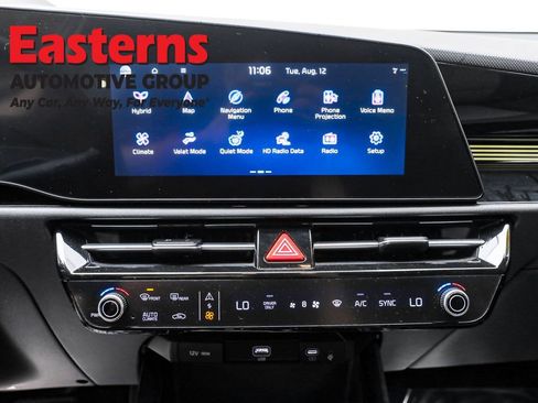 Used 2023 Kia Niro EX image 12