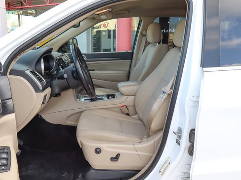 Used 2022 Jeep Grand Cherokee Laredo E w/ Security & Convenience Group image 7