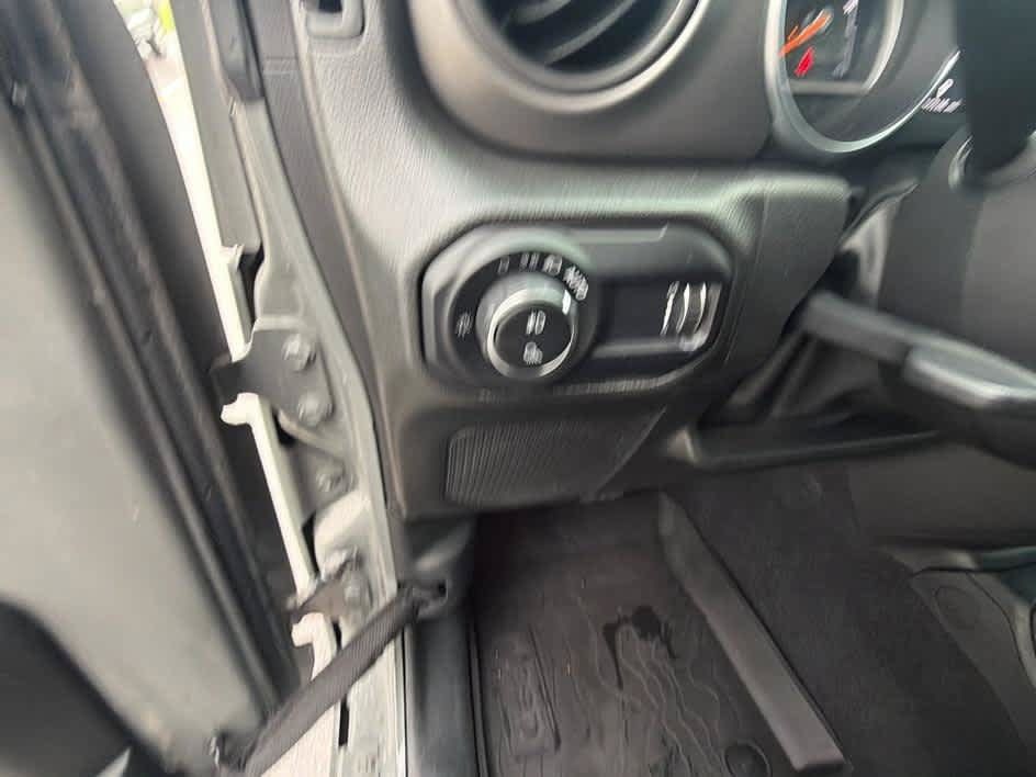 Used 2023 Jeep Gladiator Sport AWD/4WD image 17