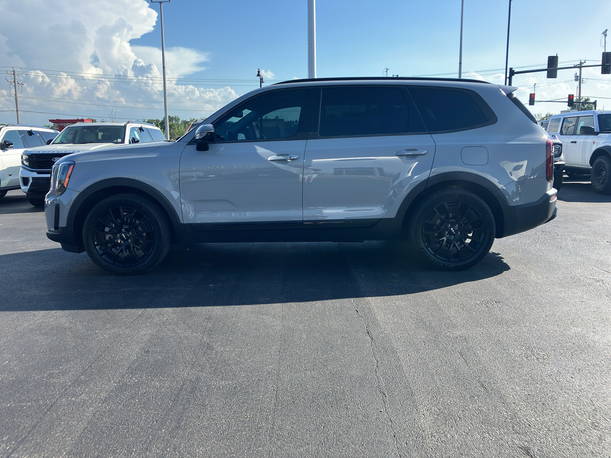 Used 2022 Kia Telluride SX w/ SX Prestige Package AWD/4WD image 3