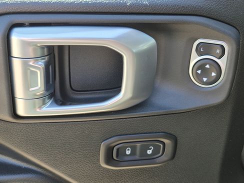 Certified 2026 Jeep Wrangler Willys image 14