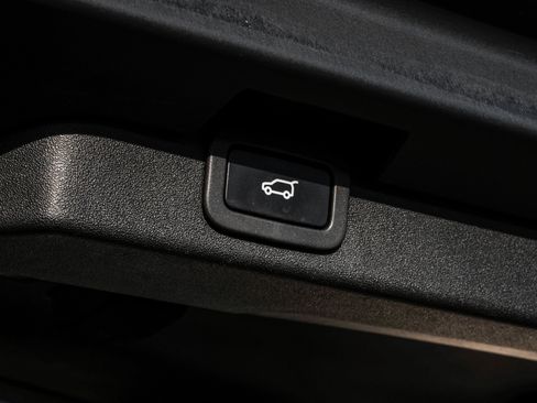 Used 2020 Land Rover Discovery HSE Luxury image 55