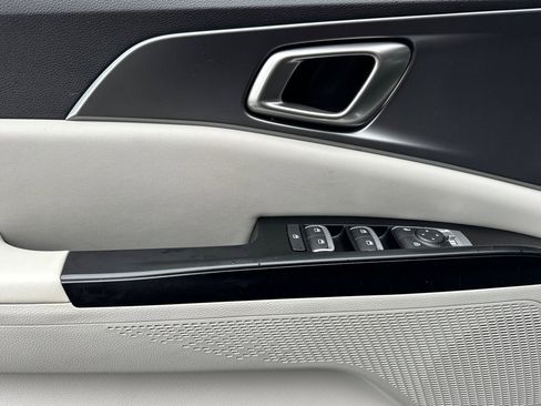 Certified 2024 Kia Carnival LX image 11