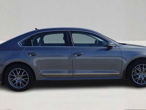 Used 2017 Volkswagen Passat 1.8T SE w/ SE Lighting Package image 4
