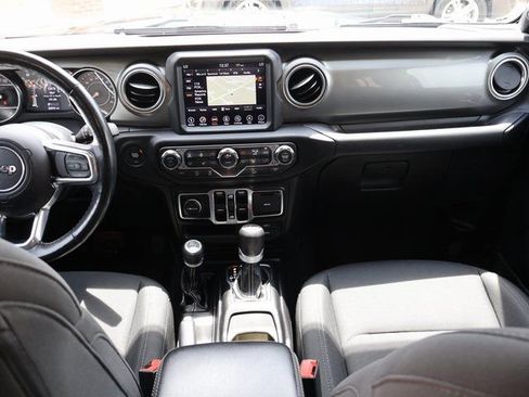 Used 2019 Jeep Wrangler Unlimited Sahara w/ Dual Top Group AWD/4WD image 18