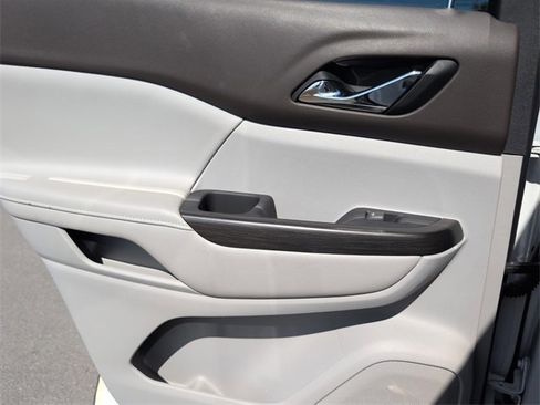 Used 2022 GMC Acadia SLT w/ Technology Package image 34