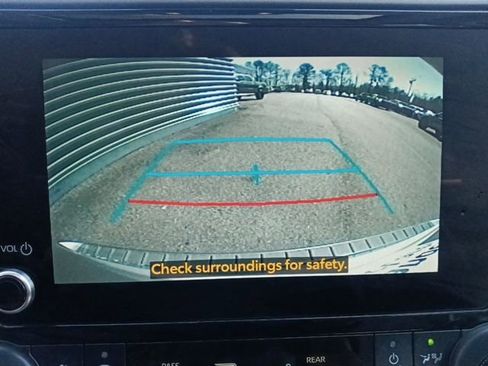 Used 2023 Toyota Highlander XLE image 22