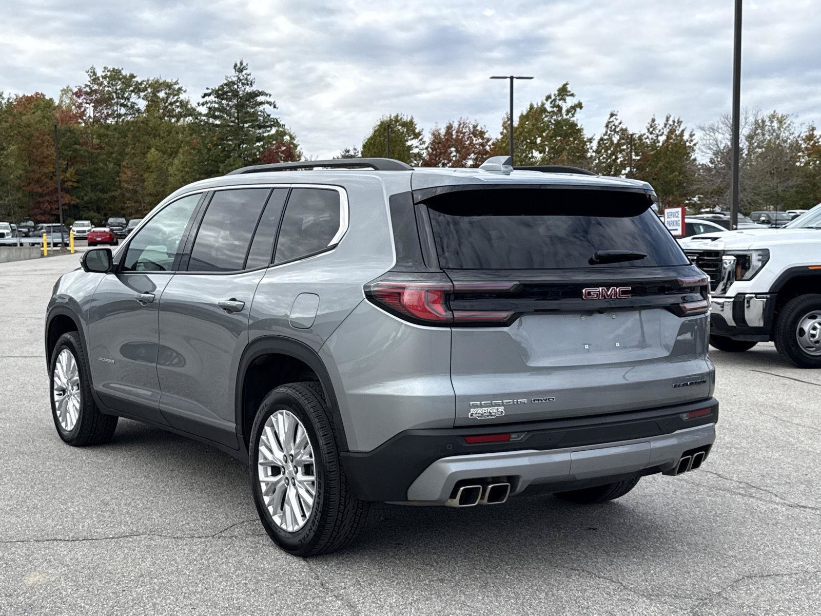 Used 2024 GMC Acadia Elevation AWD/4WD image 5