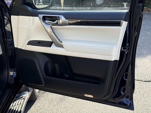 Used 2021 Lexus GX 460 Premium w/ Premium Package image 8