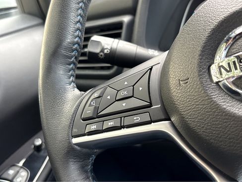 Used 2019 Nissan Leaf SV w/ SV Technology Package image 11